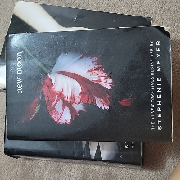 3 Twilight series books - Picture 2 of 8